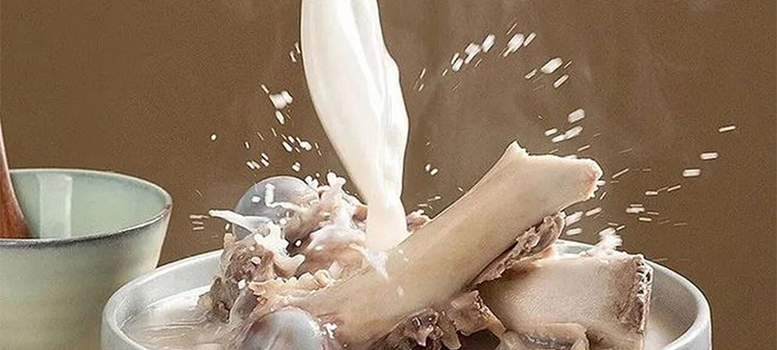  餛飩、炸雞、烤腸紛紛注入骨湯，新一輪凍品升級拼“骨氣”…